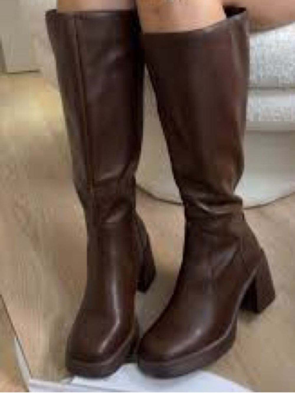 (Z2) NW Easyfox
Retro knee-high boots with chunky platform,size 8.5